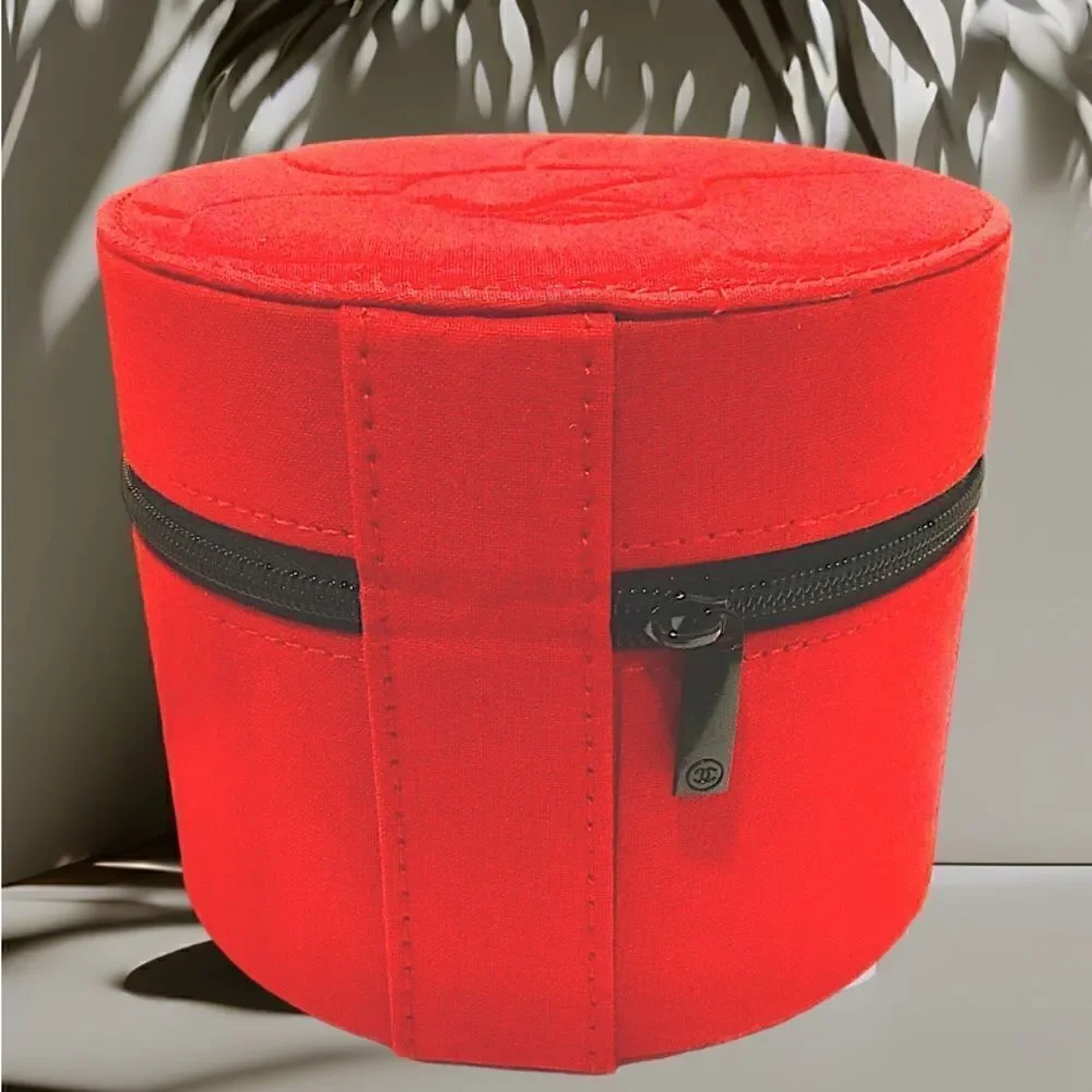 CHANEL No 1  BEAUTY VANITY CASE ROUND MAKEUP BAG RED VELVET
